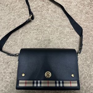 NEW!! Burberry note bag